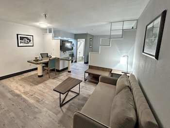 Suite, 1 King Bed, Non Smoking (with Sofabed)