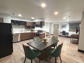 Standard Apartment, 1 King Bed, Non Smoking, Kitchen (with Sofabed, Full Kitchen)