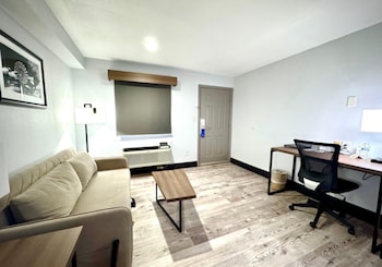 Standard Room, 2 Queen Beds, Accessible, Bathtub