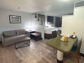 Suite, 2 Queen Beds, Non Smoking (with Sofabed)