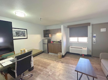 Suite, 2 Queen Beds, Non Smoking (with Sofabed)