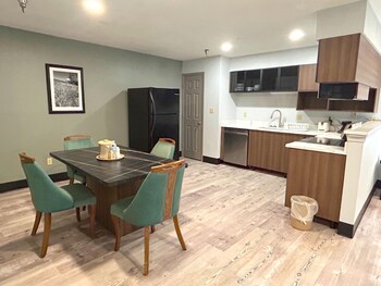 Standard Apartment, 1 King Bed, Non Smoking, Kitchen (with Sofabed, Full Kitchen)