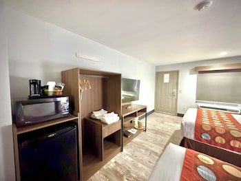 Standard Room, 2 Queen Beds, Accessible, Bathtub