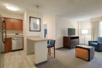 Suite, 2 Double Beds, Accessible, Pool View
