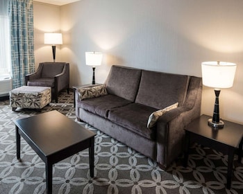 Suite, 1 King Bed with Sofa bed, Non Smoking