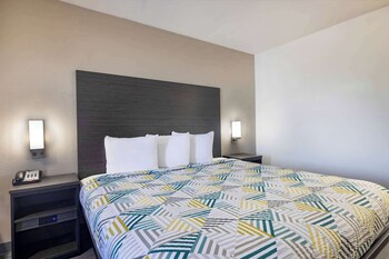 Deluxe Room, 1 King Bed, Non Smoking
