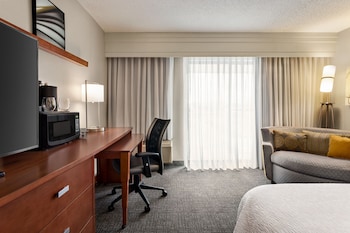 Suite, 1 Bedroom, Courtyard View