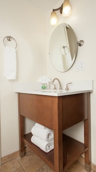 Economy Double Room, 1 King Bed (Motel) (No Pets)