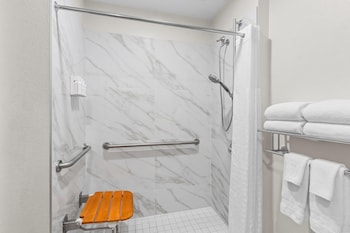 Room, 2 Queen Beds, Accessible (Roll in Shower)