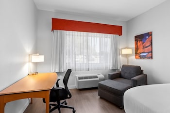 Room, 2 Queen Beds, Accessible (Roll in Shower)