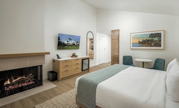 Room, 1 King Bed, Fireplace, Golf View