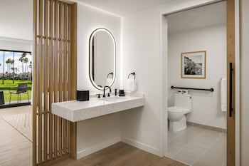 Suite, 1 King Bed, Accessible, Golf View (ADA Roll in Shower)
