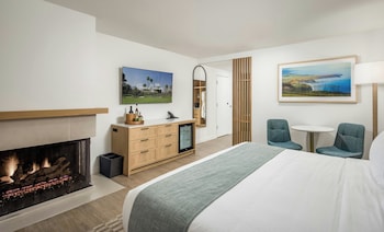 Room, 1 King Bed, Fireplace, Golf View