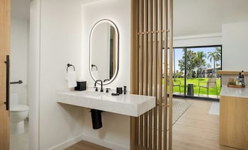 Room, 1 King Bed, Accessible, Golf View (ADA Tub, Fireplace)