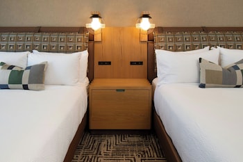Deluxe Room, 2 Queen Beds, Patio