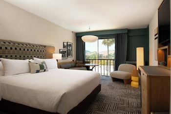 Deluxe Room, 1 King Bed, Patio