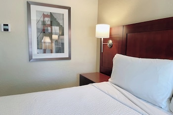 Room, 1 King Bed (Mobility Accessible, Tub)
