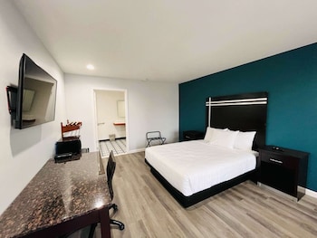 Deluxe Room, 1 King Bed, Non Smoking