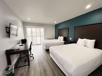 Standard Room, 1 King Bed, Non Smoking, Refrigerator & Microwave