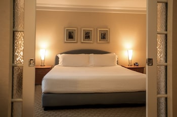 Distinctive Suite, 1 King bed