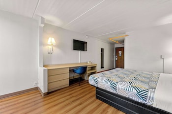 Premium Room, 1 King Bed, Refrigerator & Microwave