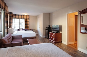 Deluxe Suite, Multiple Beds, Non Smoking