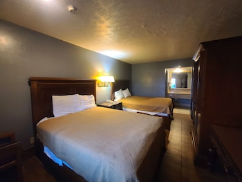 Double Room, 2 Queen Beds, Smoking