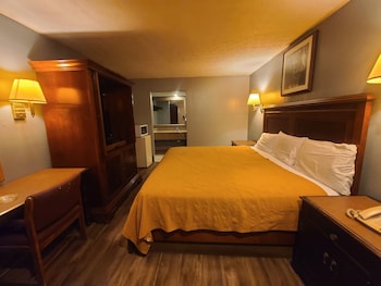 Standard Room, 1 King Bed, Smoking