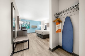 Standard Room, 1 King Bed, Non Smoking