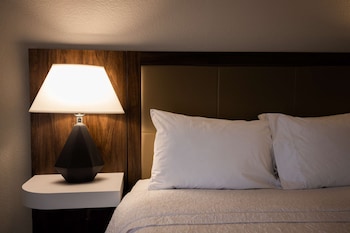 Room, 1 Queen Bed, Accessible, Bathtub