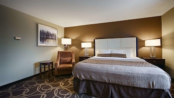 Standard Room, 1 Queen Bed, Non Smoking, Refrigerator & Microwave