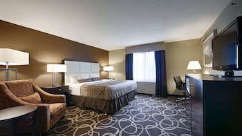 Standard Room, 1 King Bed, Non Smoking, Refrigerator & Microwave