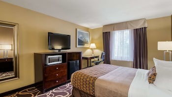 Standard Room, 1 Queen Bed, Non Smoking, Refrigerator & Microwave