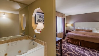 Suite, 1 King Bed, Non Smoking, Jetted Tub