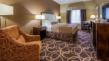 Standard Room, 1 King Bed, Non Smoking, Refrigerator & Microwave