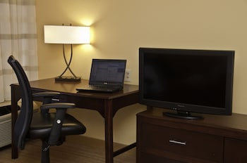Room, 2 Queen Beds (Mobility Accessible, Roll-In Shower)