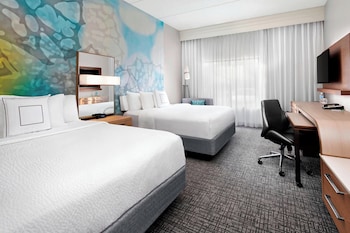 Room, 2 Queen Beds (Mobility Accessible, Roll-In Shower)