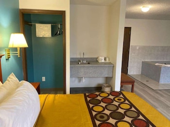 Suite, 1 King Bed, Non Smoking, Jetted Tub