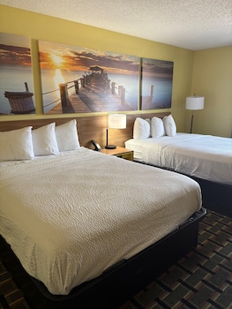 Room, 2 Queen Beds, Accessible, Non Smoking (Mobility, Tub w/ Grab Bars)