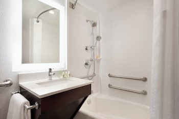 Standard Room, 1 King Bed, Accessible (Mobility, Accessible Tub)