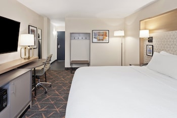 Standard Room, 1 King Bed, Accessible (Communications)