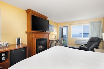 Deluxe Room, 1 King Bed, Fireplace, Bay View