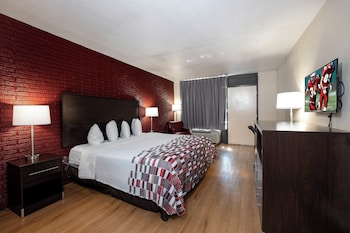 Deluxe Room, 1 King Bed, Smoking