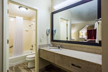 Basic Single Room, 1 King Bed, Smoking