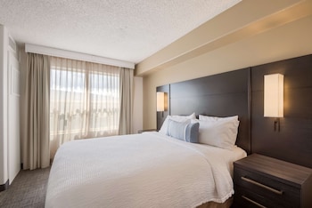Suite, 1 King Bed with Sofa bed, Accessible (Hearing One Bedroom)