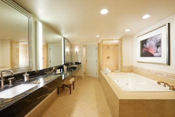 Luxury Suite, 1 King Bed