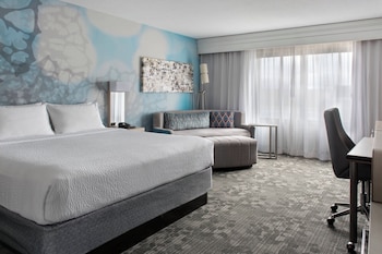 Suite, 1 King Bed with Sofa bed