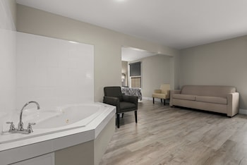 Suite Room, 1 King Bed, Non Smoking, Jetted Tub
