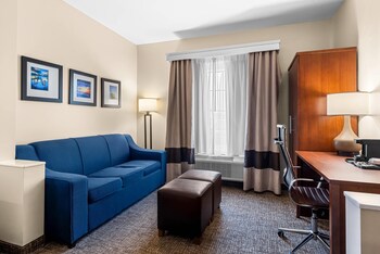 Suite, 1 King Bed, Accessible, Non Smoking