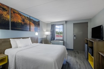 Standard Room, 1 Queen Bed